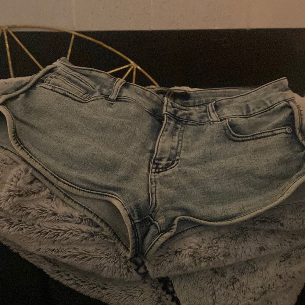 Forever 21 shorts light blue Jean material - Picture 3 of 6